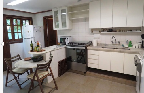 Itamambuca Casa | Condominio Itamambuca 15 personas 5 suites 11985367259 piscina pie en la arena