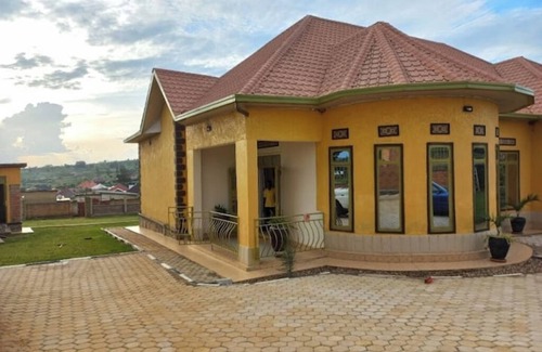 Kinazi Casa | Itangiriro by Iwacu Stays – 4BR Nyamata Home