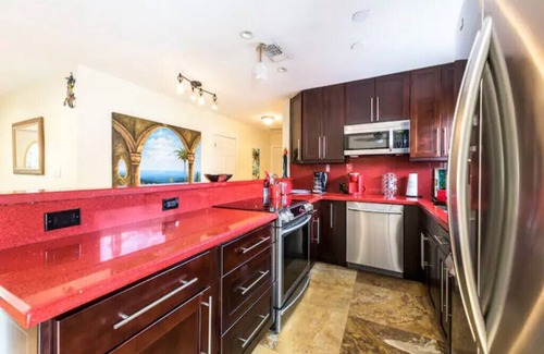 Middle River Terrace Casa | It’s always Summer here! Tropical vibes with heated pool, pets welcome!