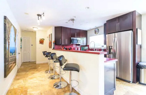 Middle River Terrace Casa | It’s always Summer here! Tropical vibes with heated pool, pets welcome!