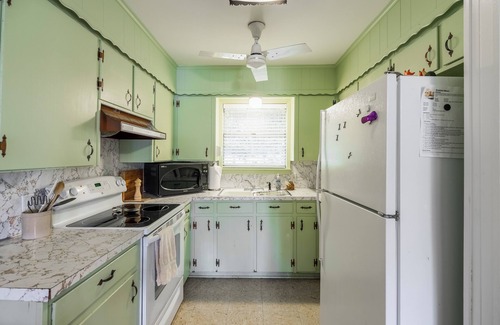 Malakoff Casa | It’s FALL! Cooler temps, Area Festivals! Family or couples getaway with pups!
