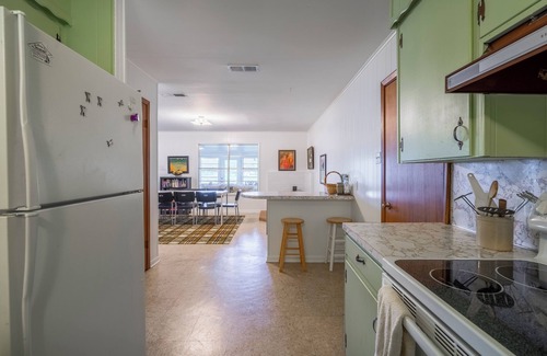 Malakoff Casa | It’s FALL! Cooler temps, Area Festivals! Family or couples getaway with pups!