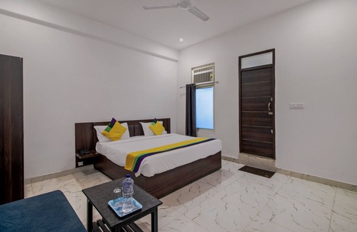 Mathura Hotel | Itsy Hotels Om Pushp Residency