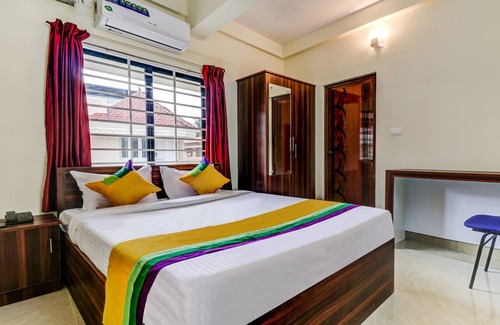 Kaloor Hotel | Itsy Hotels Rain Tulsi Stayz, Palarivattom Junction