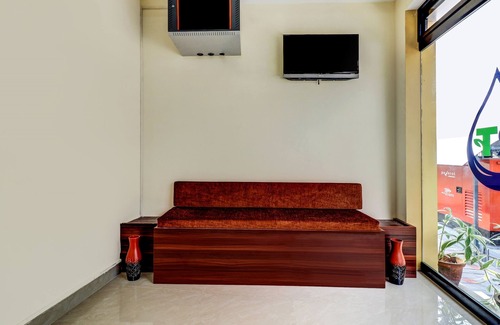 Kaloor Hotel | Itsy Hotels Rain Tulsi Stayz, Palarivattom Junction