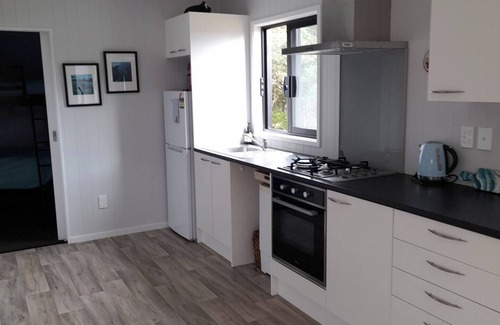 Mangonui Casa | Itzy Bitzy house is colourful, cosy, fully fenced with sea views