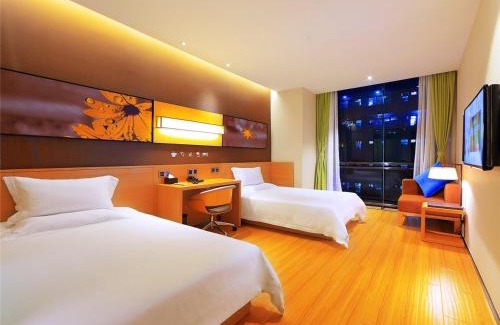 Chongyang Hotel | IU Hotel Chongzhou Qinhe Square