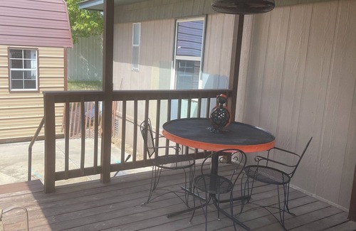 Blaine County Casa | IV Rozes Ranch Charming 3-bedroom country house with AC and WiFi in Longdale.