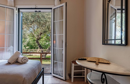 Alonia Otro | IVISKOS (CASAS DE CAMPO DE ILYESSA)