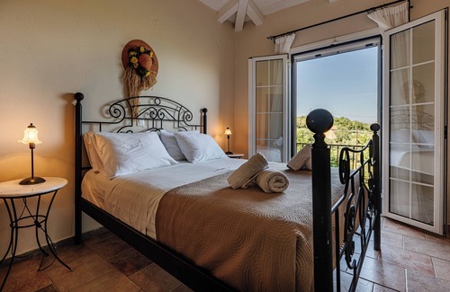 Alonia Otro | IVISKOS (CASAS DE CAMPO DE ILYESSA)