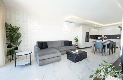 Bugibba Apartamento | Ivory Suite Seafront With Views!- Fl 13 By Homely