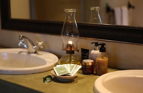 Kruger National Park Cabina | Ivory Wilderness River Rock Lodge