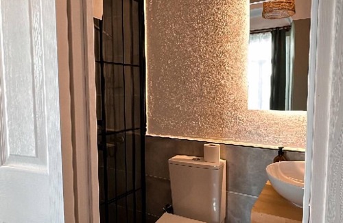 Ayvalik City Center Hotel | Ivy Ayvalik Coffee & Wine & Hotel
