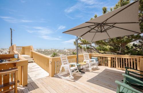 Long Beach Casa | Ivy Cottage by Oak Island Accommodations