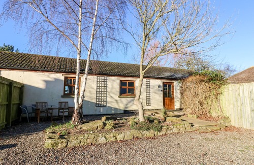 Caldwell Cabaña | IVY COTTAGE, pet friendly, with a garden in Eppleby