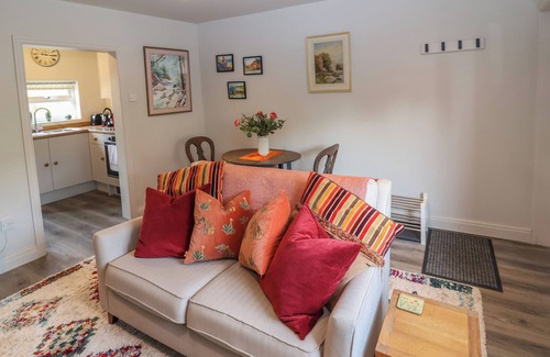 Thirsk Casa | IVY COTTAGE, pet friendly, with a garden in Carlton Husthwaite