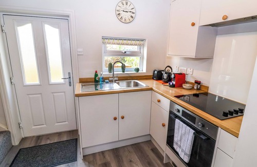 Thirsk Casa | IVY COTTAGE, pet friendly, with a garden in Carlton Husthwaite