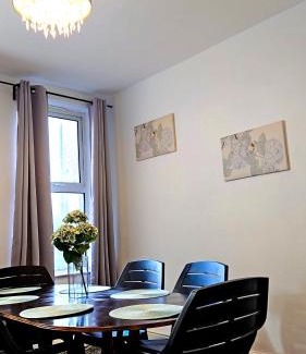 Derby Casa | IVY GREEN HOUSE - SLEEPS upto 7, CENTRAL LOCATION, WIFI, NETFLIX, PARKING - NEWLY DECORATED