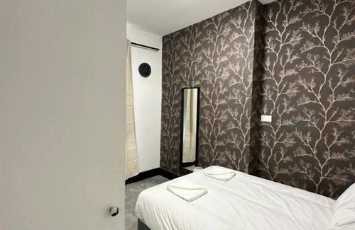 Warwick Hotel | Ivy Hotel