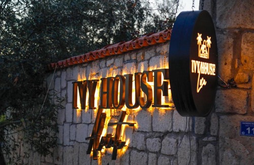 Tokoglu Cama Y Desayuno | Ivy House Loca Alaçatı