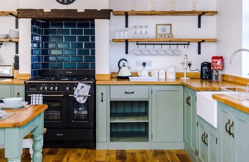 Chorlton-by-Backford Casa | Ivy House, Luxury Cheshire Cottage for relaxation. Chester Zoo ·