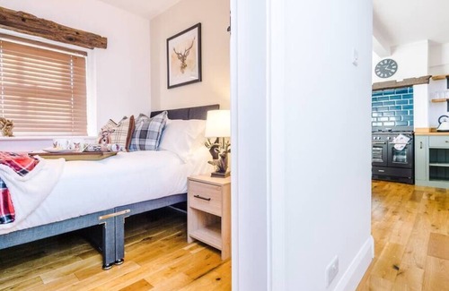 Chorlton-by-Backford Casa | Ivy House, Luxury Cheshire Cottage for relaxation. Chester Zoo ·