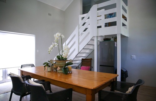 Somerset West Apartamento | IVY HOUSE - Super- Spacious - Spot - Somerset West