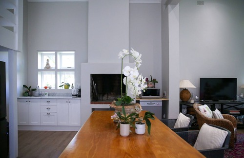 Somerset West Apartamento | IVY HOUSE - Super- Spacious - Spot - Somerset West