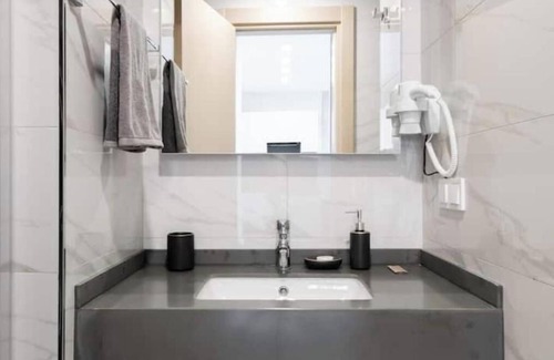 Basaksehir Apartamento | Ivy - Modern Cozy 1BR Apt w Private Parking & Gym