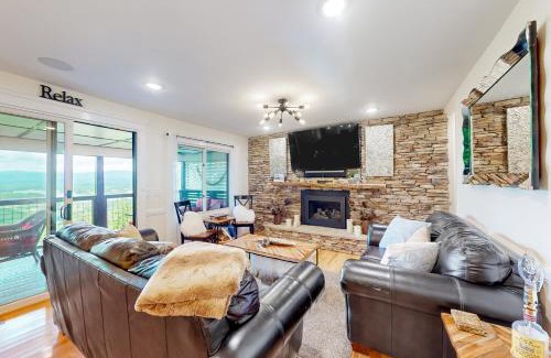 Hiawassee Casa | Ivy Mountain Top