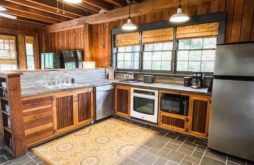 Batesville Cabina | Ivy Rose Cottage nestled b/t Cville & Vineyards