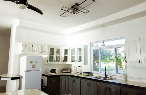 Whitehouse Apartamento | Ivy's Cove - Luxury Villa with private beach