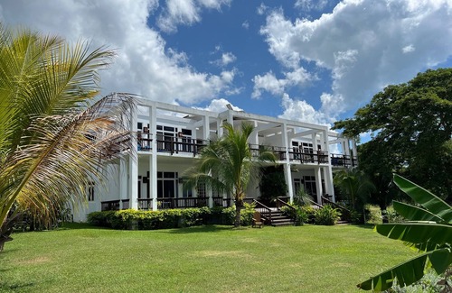 Whitehouse Apartamento | Ivy's Cove - Luxury Villa with private beach