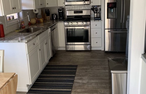 Lexington Casa | Ivy Suprise LakeView