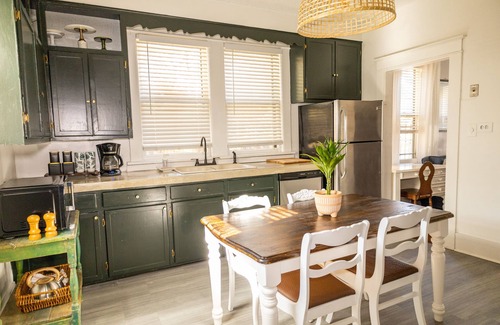 Central Gardens Casa | J Birds' Bungalow
