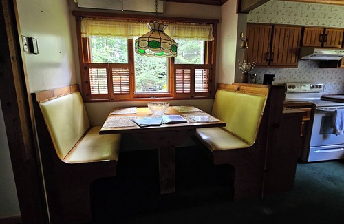 Russell Cabina | J&D Hand Crafted Cabin