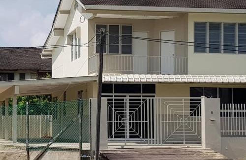 Sibu Casa | J & I Roomstay 2 Person with shared bathroom