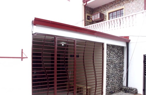 Lucena Casa | J&J Staycation Lucena: "Un hogar lejos del hogar"