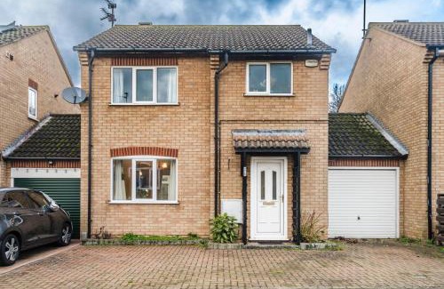 Peterborough Casa | J&J stays 5 bedroom detached house in Peterborough with parking