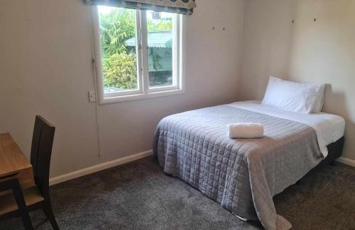Hamilton North Casa | J&L Boarding Holiday House
