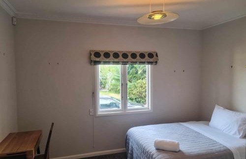 Hamilton North Casa | J&L Boarding Holiday House
