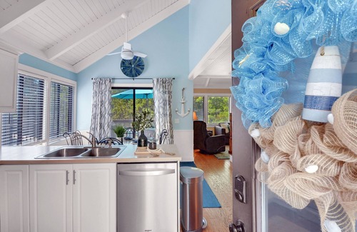 St. Simons Island Casa | J&R Island Retreat Renovated Home w/ Low Rates!