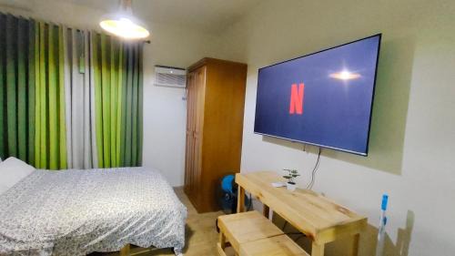Binan City Apartamento | J Studio - Fast WiFi, 55" UHD TV with Netflix & Prime Video, Free Pool Access