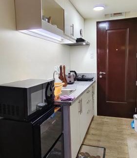 Binan City Apartamento | J Studio - Fast WiFi, 55" UHD TV with Netflix & Prime Video, Free Pool Access