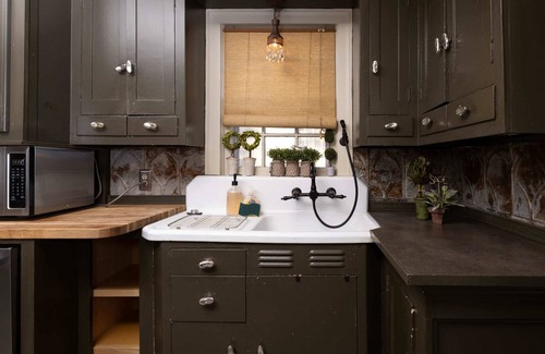 Amarillo Casa | J-Town House Summary: