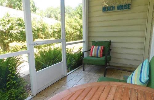 Demere Park Casa | J15 lovely village area condo sleeps 6 comfy very nicely furnished screened in porch