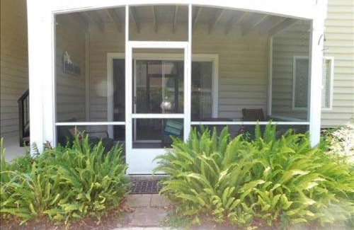 Demere Park Casa | J15 lovely village area condo sleeps 6 comfy very nicely furnished screened in porch
