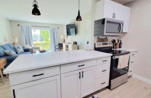 Demere Park Apartamento | J7 completely renovated, 2 pools, pickleball, fishing, fitness center,easy walk to pier
