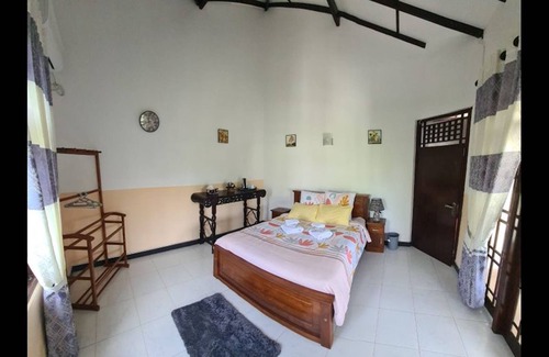 Uswetakeiyawa Casa | Ja-elas French Touch Entire Villa