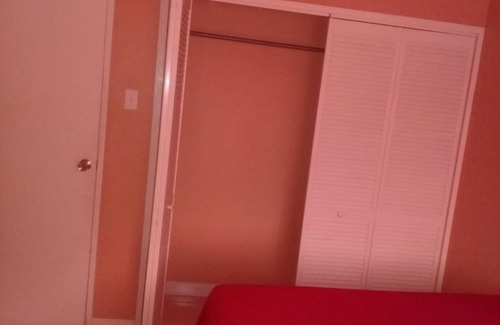 Spanish Town Apartamento | Jacaranda Cottage